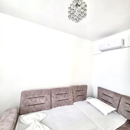 Lear Apartment *