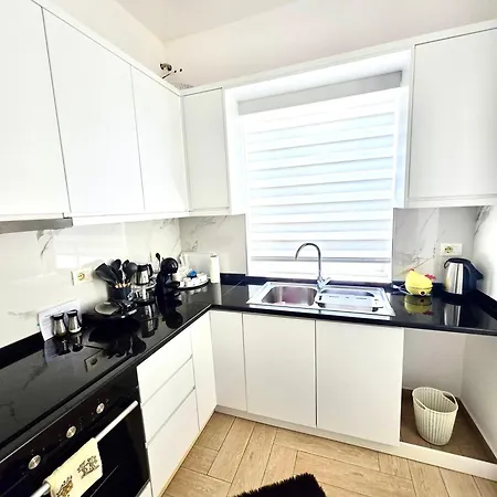 Lear Apartment *