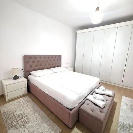 Lear Apartment *